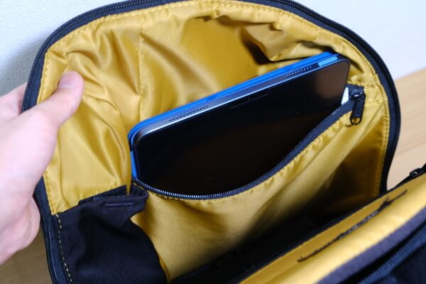 stem backpackのサブポケット iPad入れ